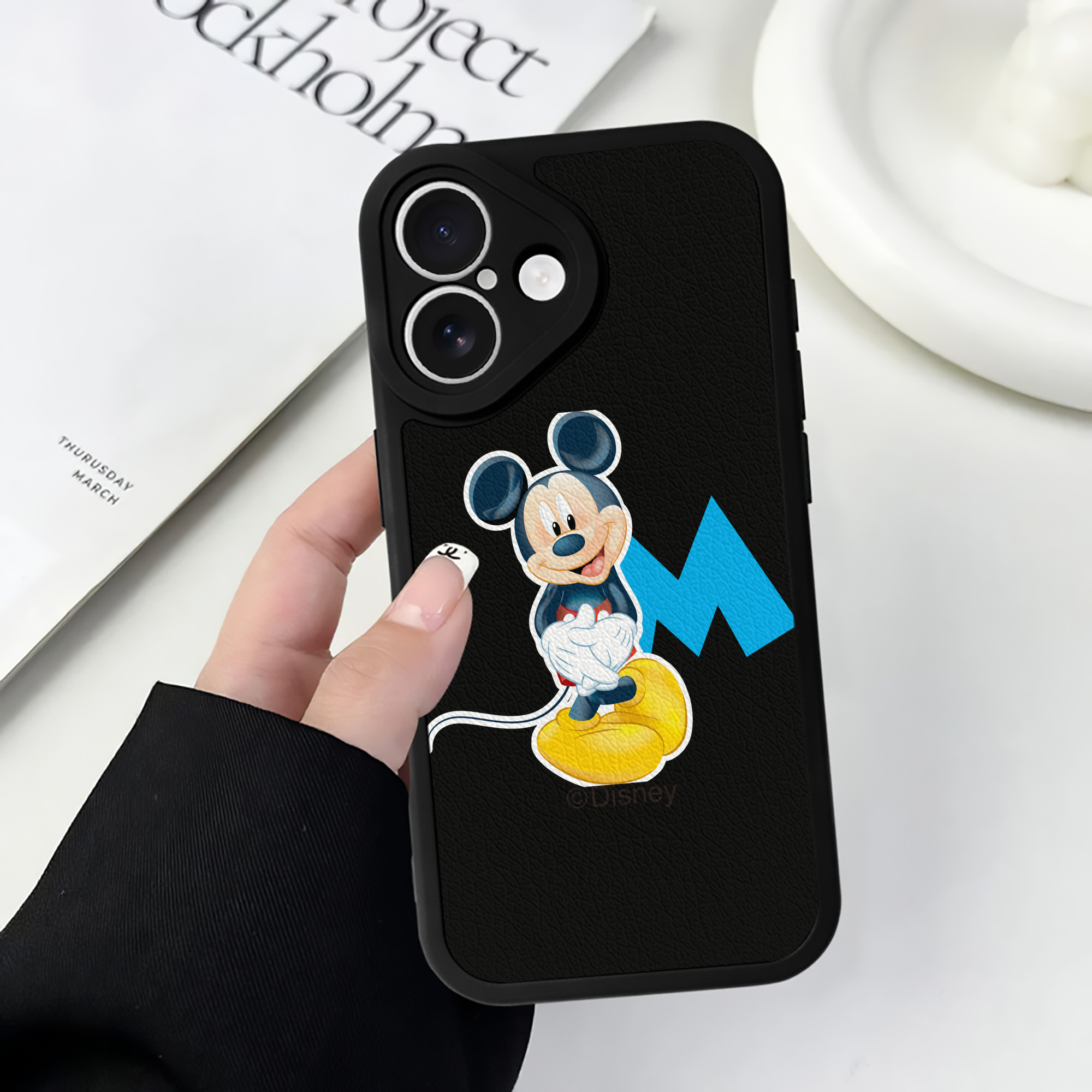 （画像用） ミッキーマウス Mickey Mouse 【iPhone 16シリーズ対応】シリコンスマホケース（レザー調） 材質：シリコン